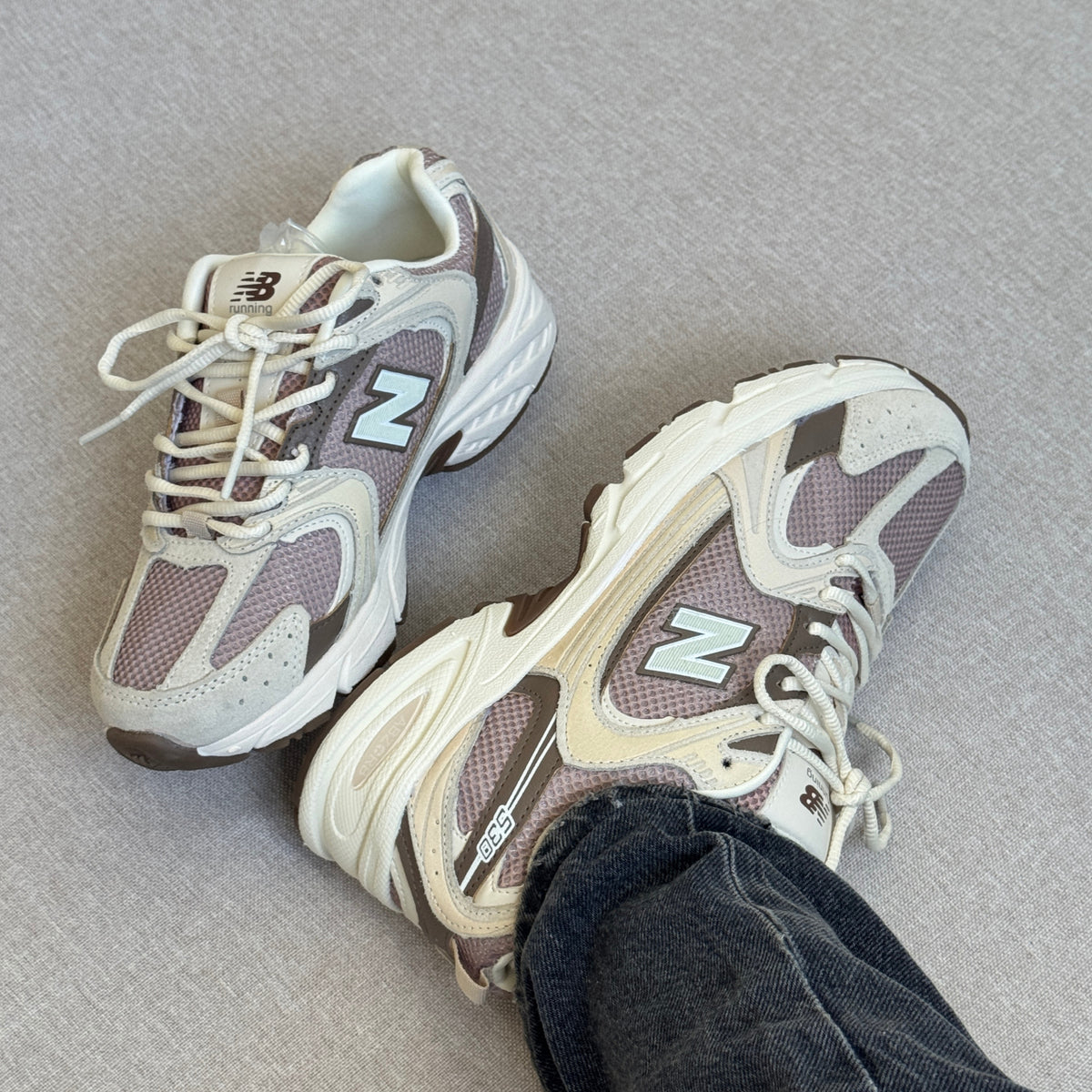 NB 530 Off White/Rose Feminino