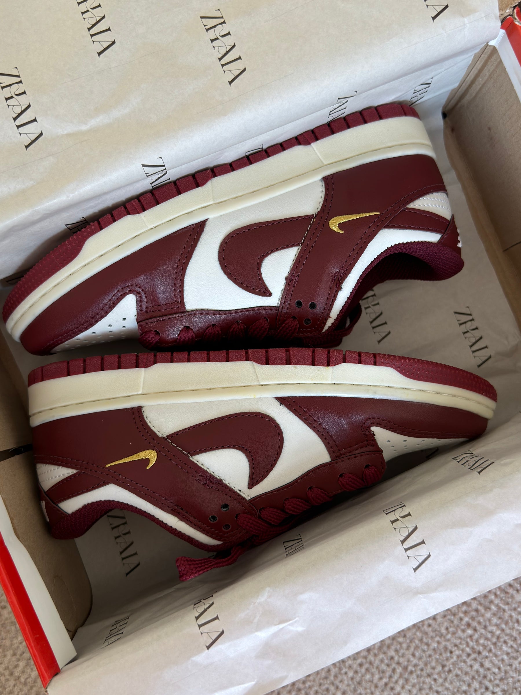Nike Dunk Low Bordô Feminino