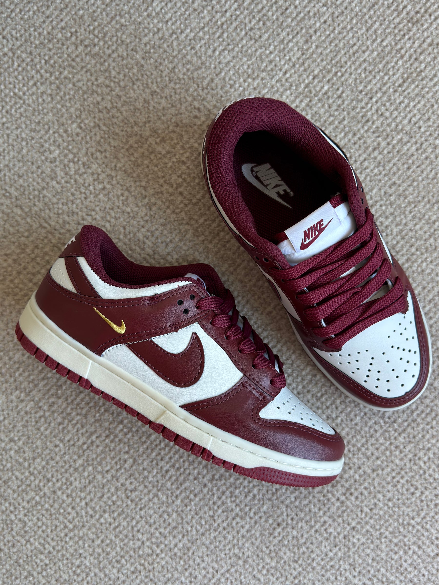 Nike Dunk Low Bordô Feminino