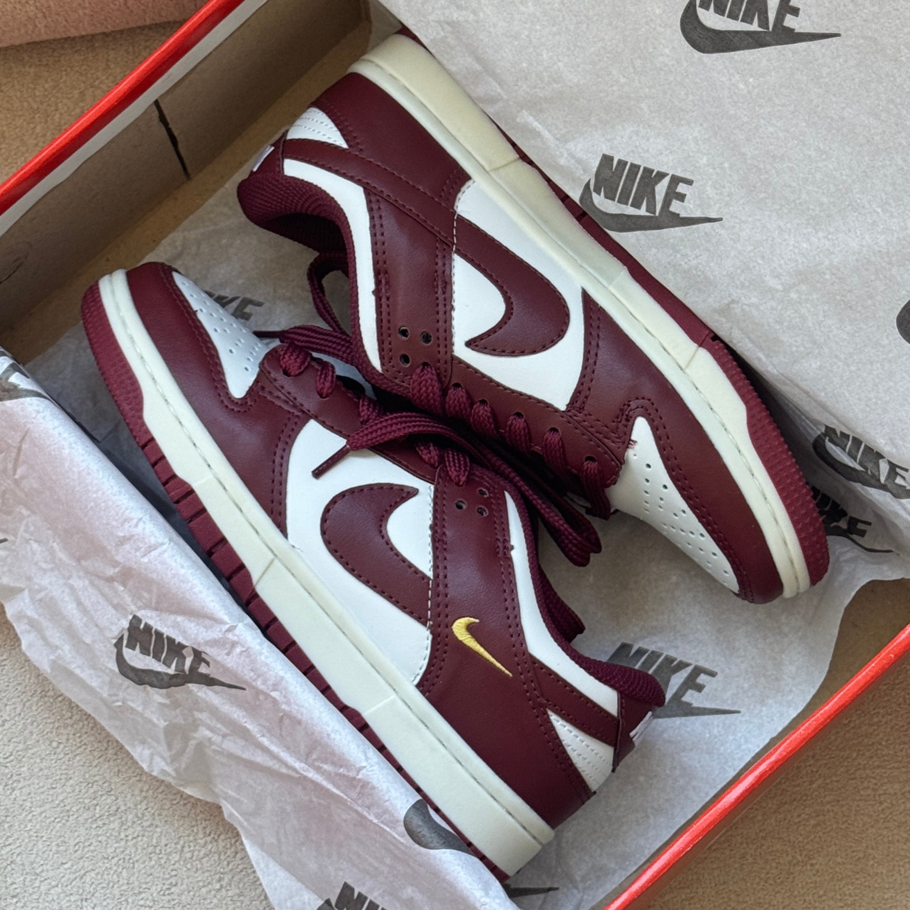 Nike Dunk Low Bordô Feminino