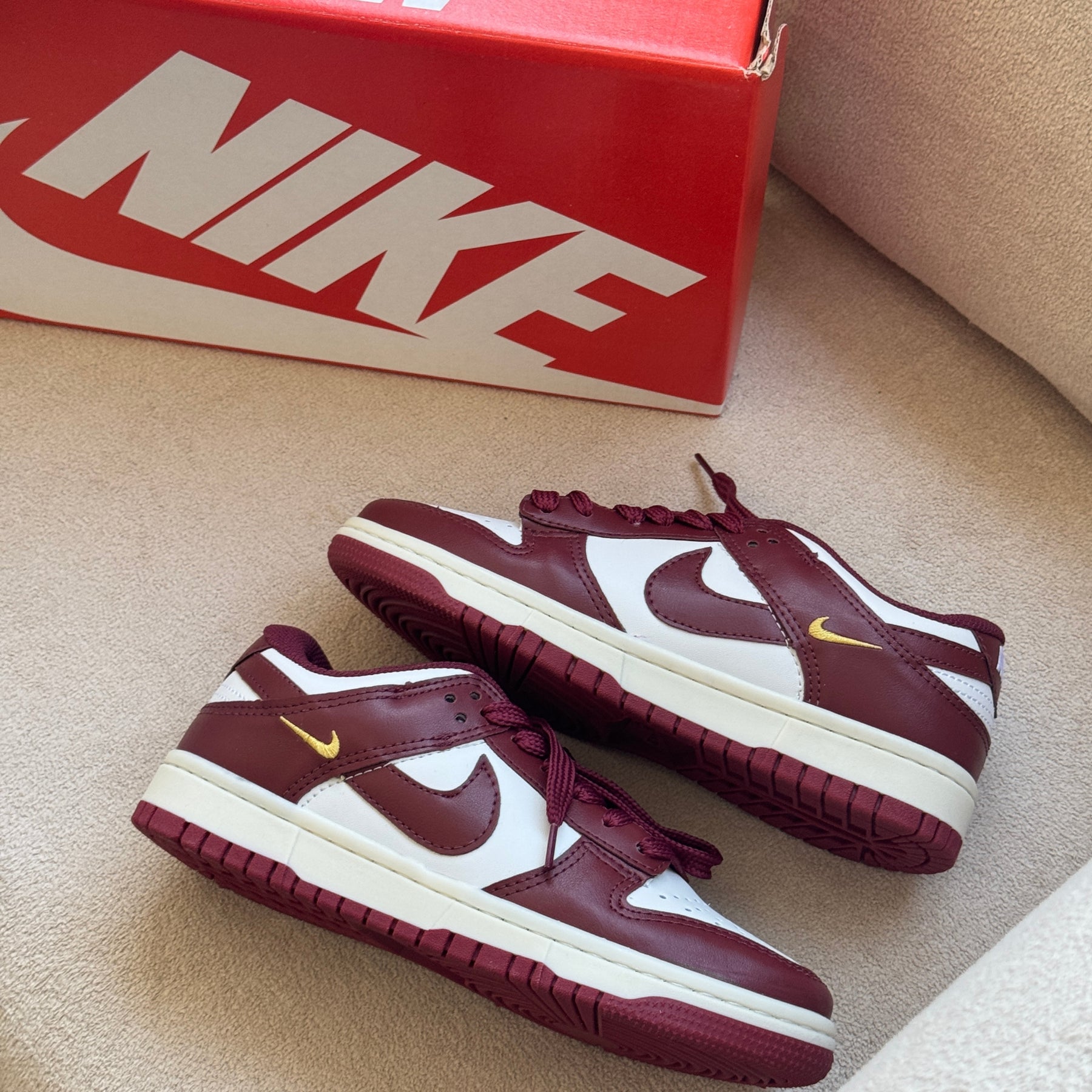 Nike Dunk Low Bordô Feminino