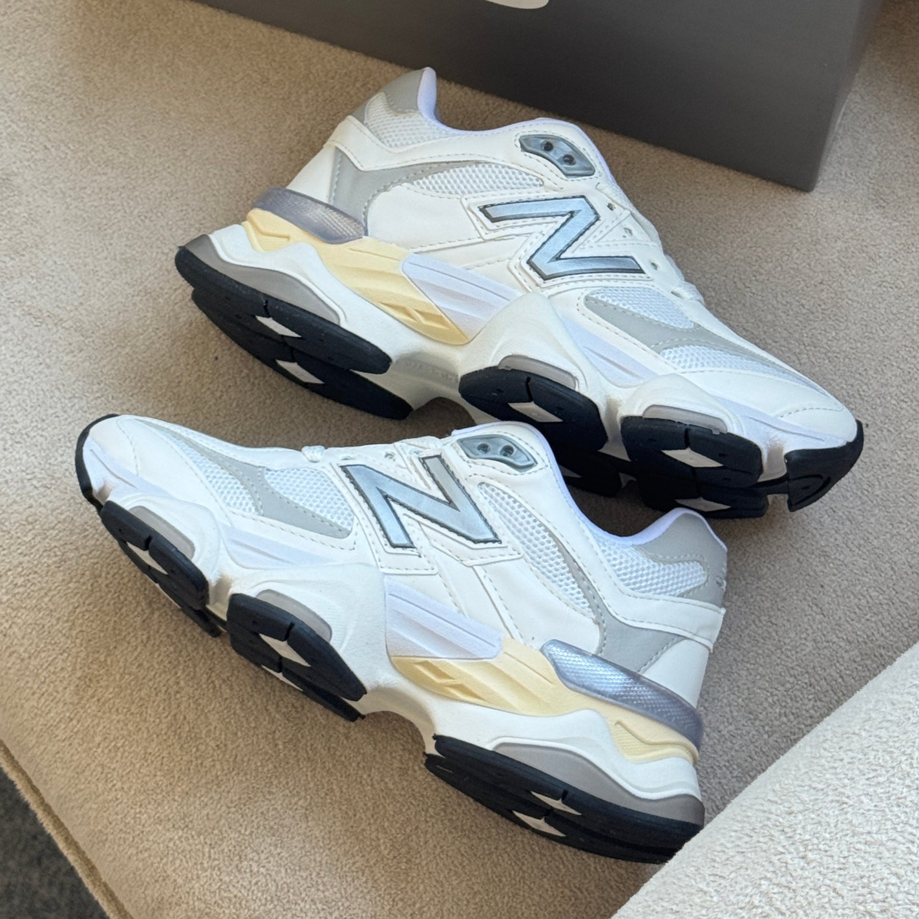 NB 9060 Off-White Feminino