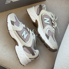 NB 530 Off White/Rose Feminino