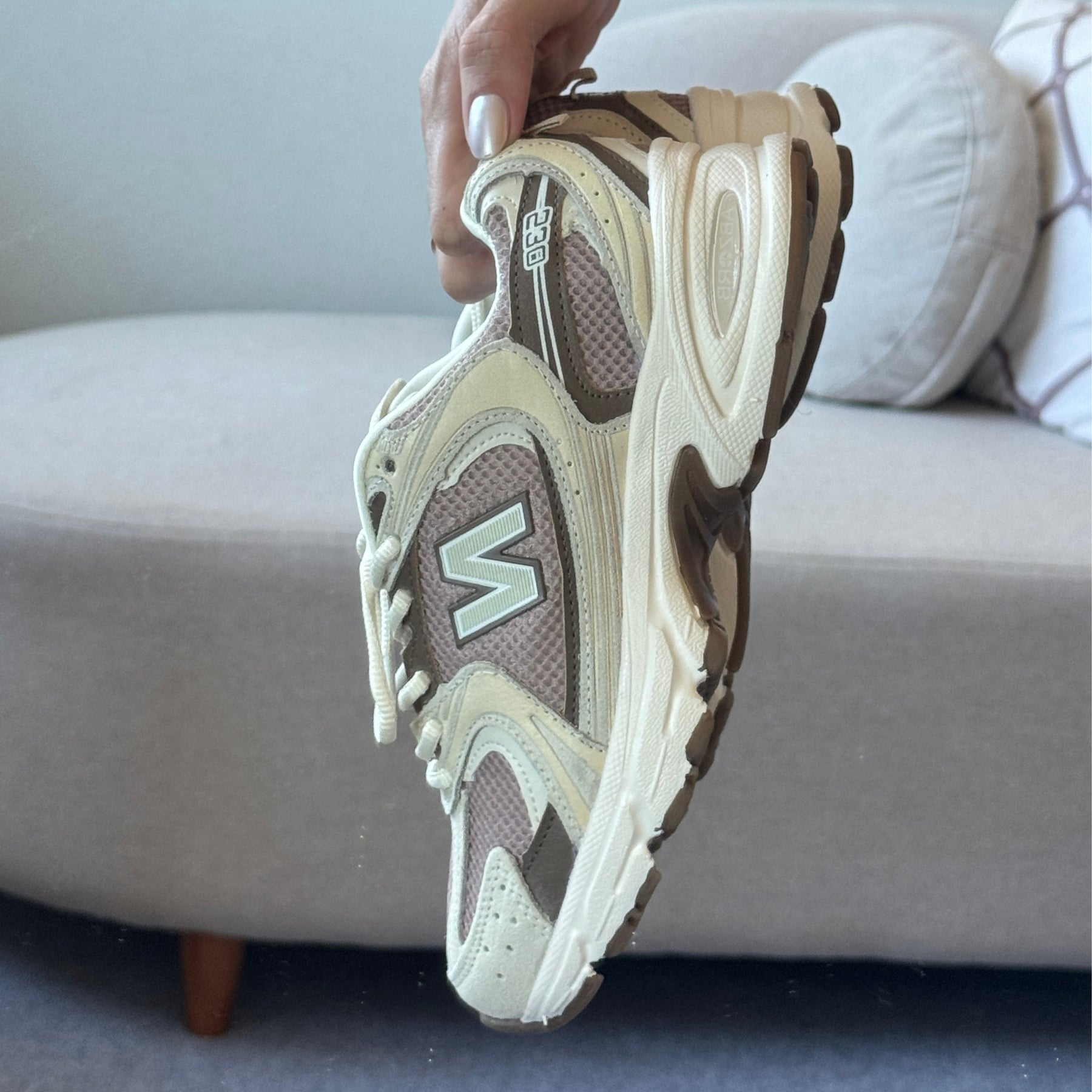 NB 530 Off White/Rose Feminino
