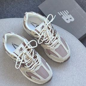 NB 530 Off White/Rose Feminino