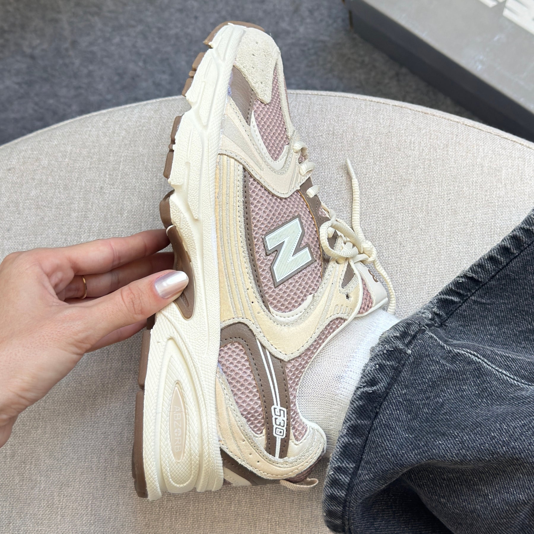 NB 530 Off White/Rose Feminino