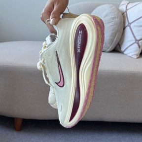 Nike Vomero Off-White/Bordô Feminino