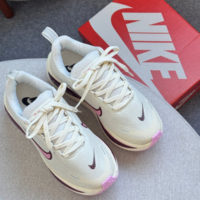 Nike Vomero Off-White/Bordô Feminino